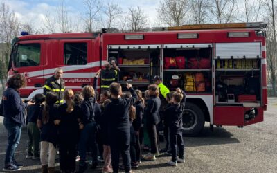 Allievi della Scuola To Be Together visitano la sede dei Vigili del Fuoco